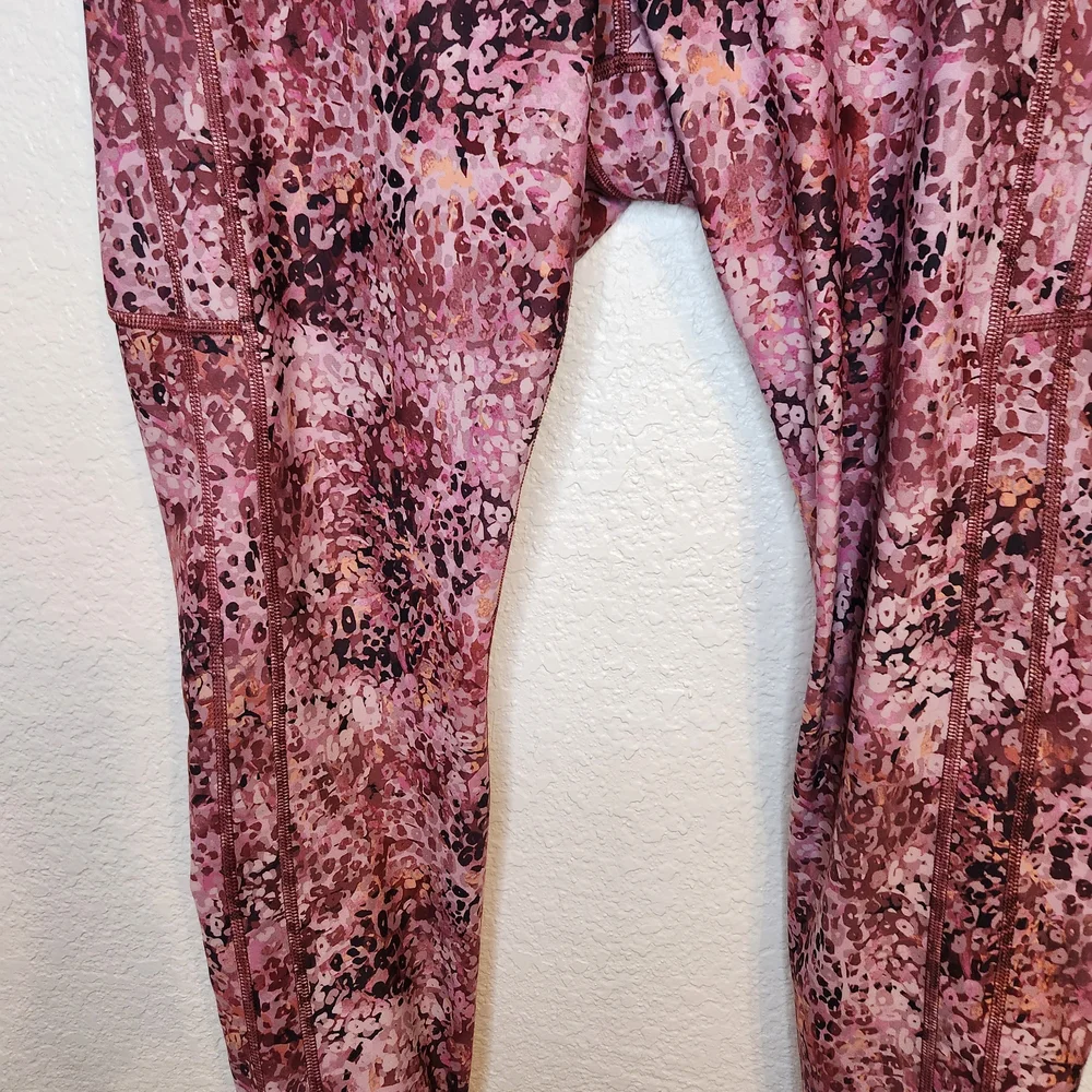 Athleta Women's Ultimate Stash II 7/8 Tight XL Dynamic Leopard Mauve legging